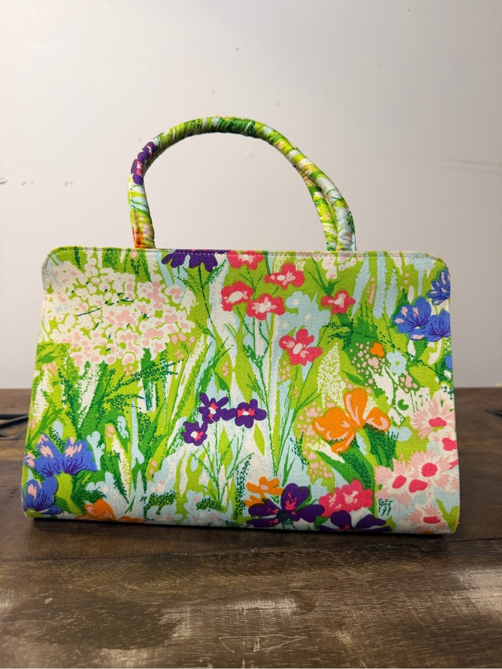 Vintage Polished Cotton Vibrant Floral Print Purse with Mint Lining
